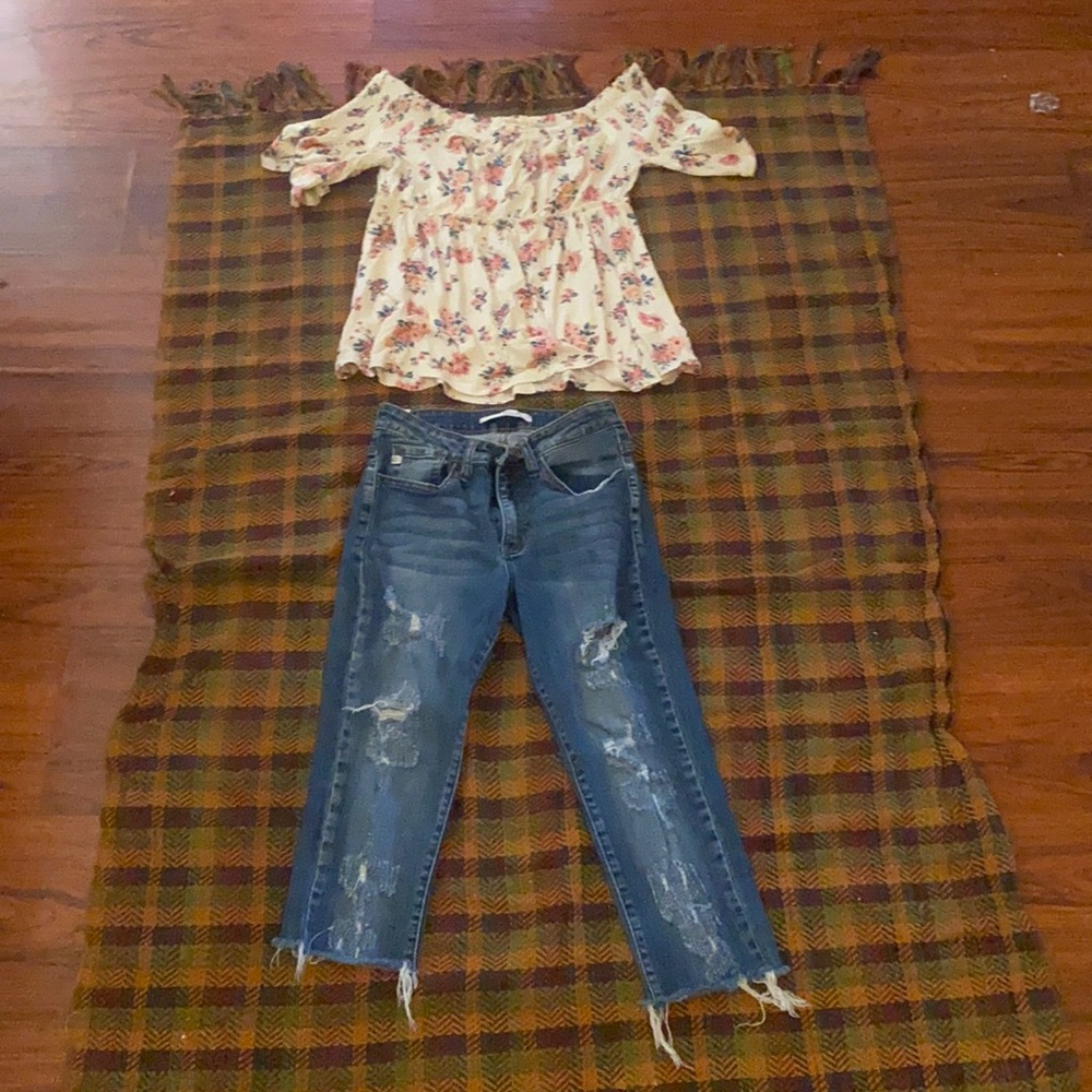 Ripped jean capris w Free Shirt